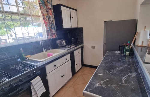 Oistins Apartamento | Beachfront 1-Bedroom Hideaway Steps Away From Oistins