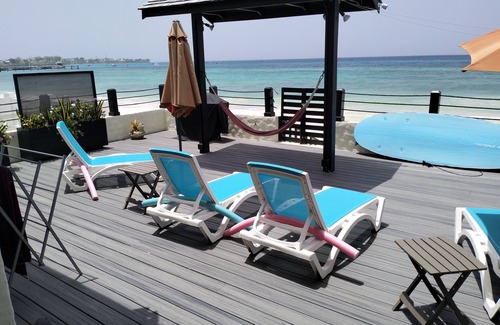 Oistins Apartamento | Beachfront 1-Bedroom Hideaway Steps Away From Oistins