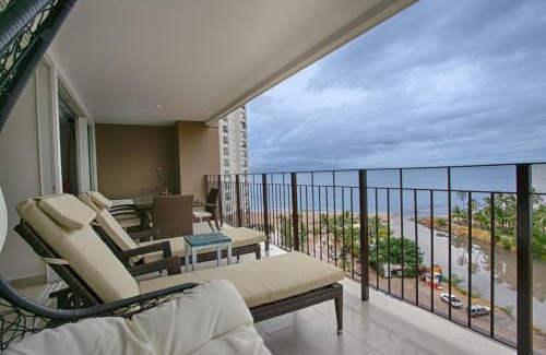 Zona hotelera Casa | Beachfront 1BR | 5 Pools + Gym + Balcony Views