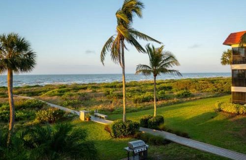 Sanibel Apartamento | Beachfront 1st floor condo at Sandalfoot Sanibel Island 1B1