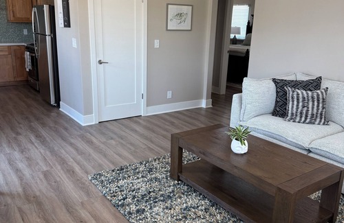 Old Towne Apartamento | Beachfront 2-bed, 2-bath unit with AC in Seal Beach