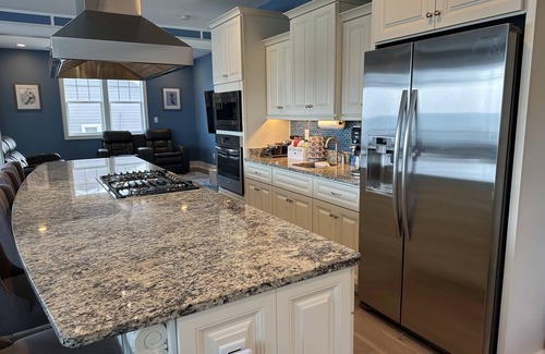 Hampton Casa | Beachfront 2 Dwellings, EV charger,25-30 mi to Busch gardens Jamestown VA Beach.