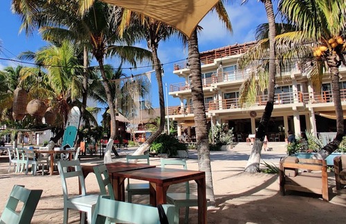 Mahahual Apartamento | Apartamento frente al Mar con Terraza & Club Playa