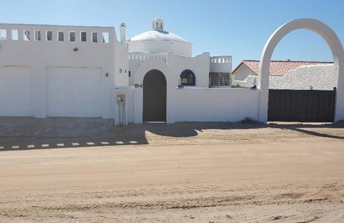 Puerto Peñasco Casa | ¡ESPECIALES DE MAYO Y VERANO! FRENTE A LA PLAYA. 4 BDRMS. Ofertas y llamadas de información Kim