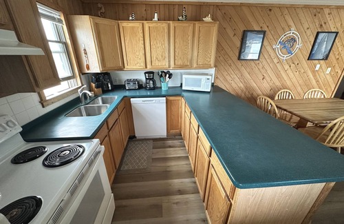 South Nags Head Cabaña | Beachfront 3-bedroom cottage just steps to Outer Banks Beaches