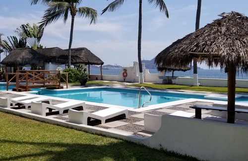 Manzanillo Condominio | Beachfront 3 BR 2BA Condominium