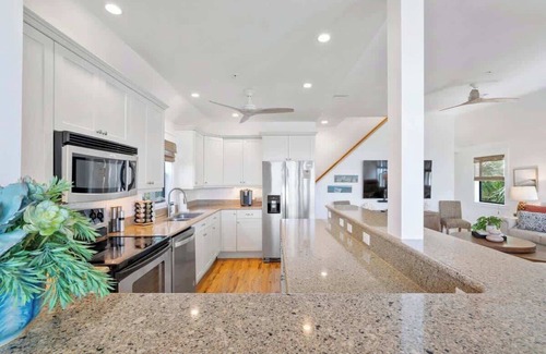 Jose's Hideaway Casa | Beachfront🌊3 KING suites & bunk room🛏️Pet Friendly🐾