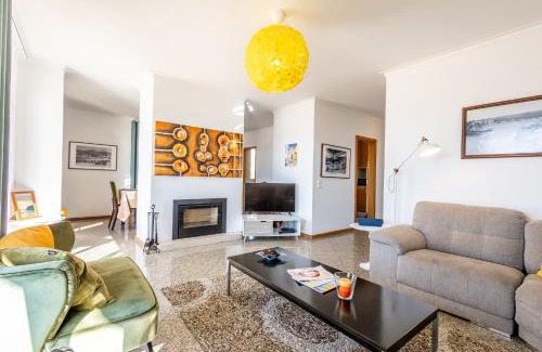 Sao Martinho do Porto Apartamento | Beachfront 3bdr apt on Marginal Boulevard