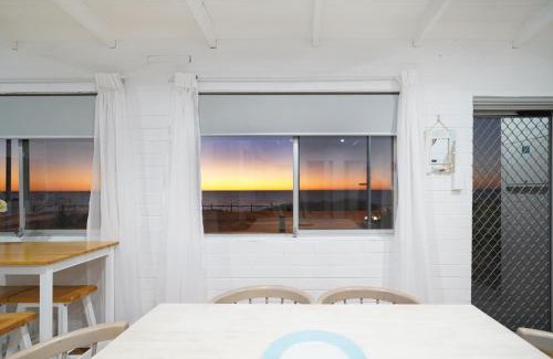 Quinns Rocks Casa | Beachfront 3BR Home with Stunning Ocean Views