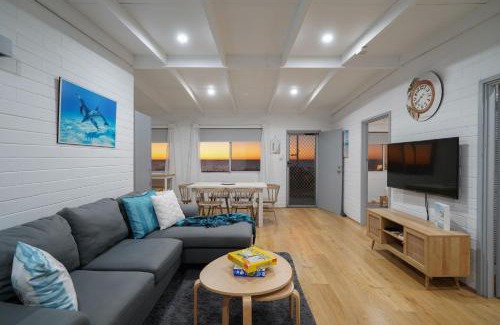 Quinns Rocks Casa | Beachfront 3BR Home with Stunning Ocean Views