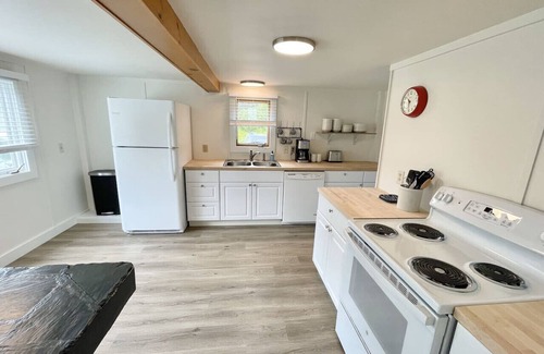 Bernard Casa | Beachfront 4 BR Spacious House! [Coastal Haven]
