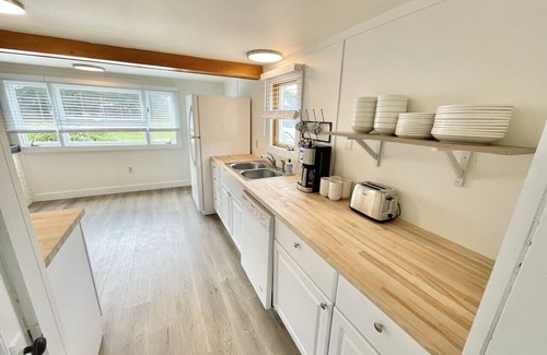 Bernard Casa | Beachfront 4 BR Spacious House! [Coastal Haven]