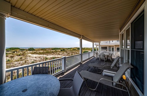 Gold Coast Casa | Beachfront 4BR 4BATH Condo with Panoramic Ocean View Deck