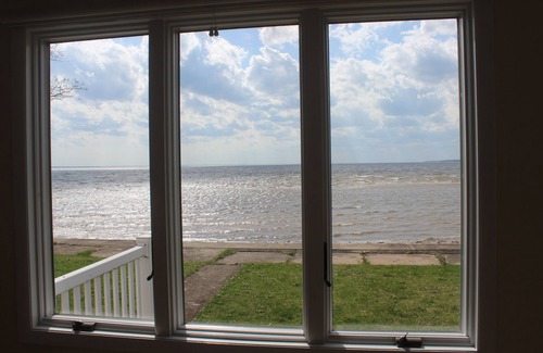 Sylvan Beach Casa | OFERTA ESPECIAL $ 250 / noche: frente a la playa, casa de 5 habitaciones con cancha de tenis / pickle-ball