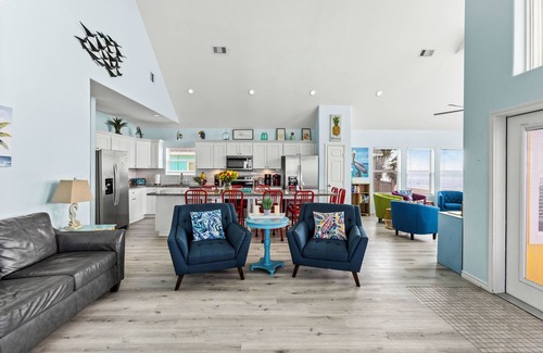 Port Bolivar Casa | Beachfront 5BR | Hot Tub, Bar & Stunning Views