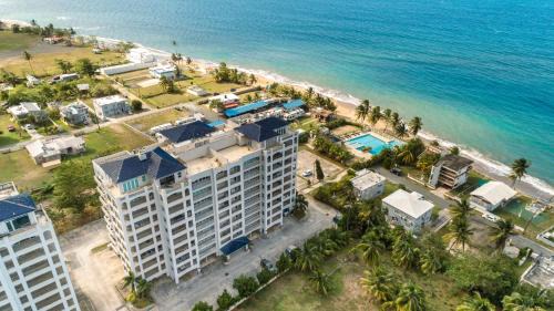 Guayabo Apartamento | Beachfront 7th floor unit at Mar Azul