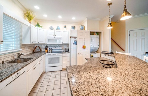 South End Casa | Beachfront 8BR Home in Ocean -Family and Pet-Friendly w/ Deck