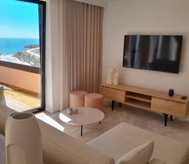 Vila Praia de Ancora Apartamento | Beachfront Apartment