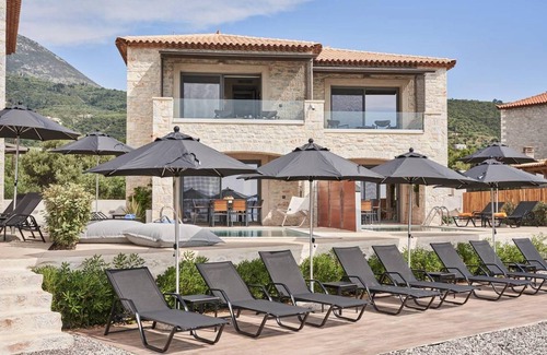 Riglia Villa | Beachfront Alassa Villas with Private Pools