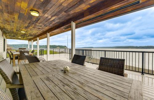 Anderson Island Casa | Beachfront Anderson Island Escape Rainier Views!