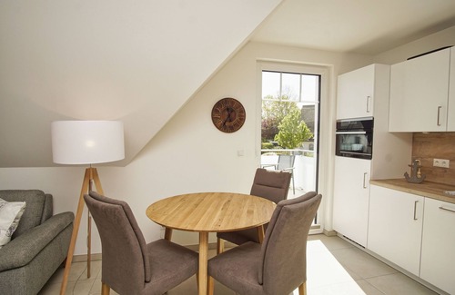 Lobbe Apartamento | Beachfront apartment with balcony, use of swimming pool and sauna - Rex Rugia apartment 15-8