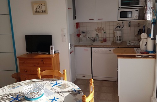 Bernieres-sur-Mer Apartamento | Apartamento en primera línea de playa con amplio balcón orientado al sur