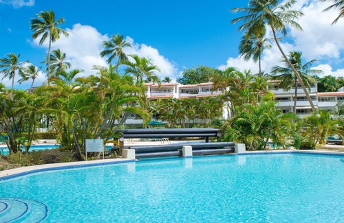Porters Apartamento | Beachfront Apartment With A Large Communal Pool And Close To Restaurants