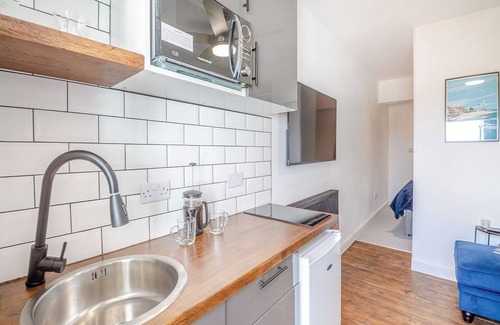 Colwyn Bay Cabaña | Beachfront Apartment