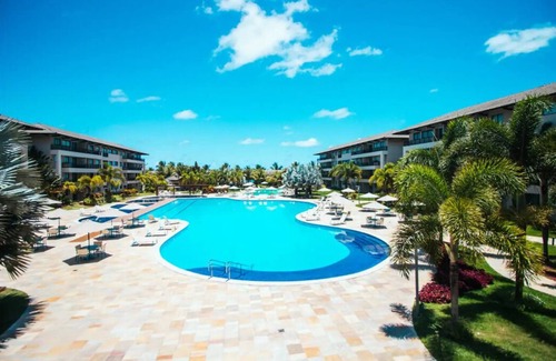 Maguari-Cajui Apartamento | Beachfront apartment in Muro Alto with resort-like facilities and incredible views