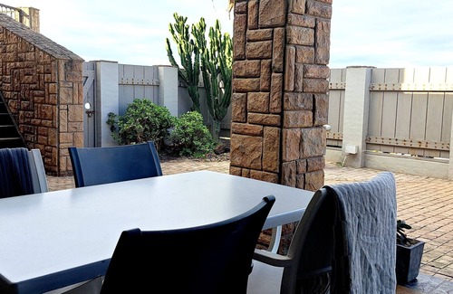 Jeffreys Bay Apartamento | Beachfront apartment in Jeffreys Bay, known for its world-class surf breaks!