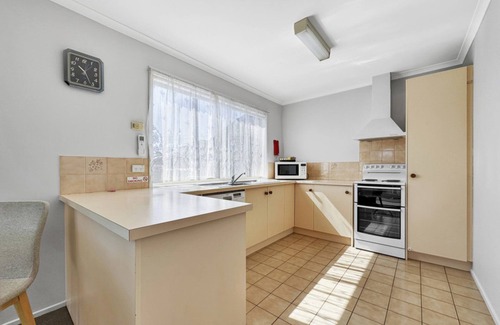 Sapphire Coast Apartamento | Beachfront Apartments: Upstairs Fishpen