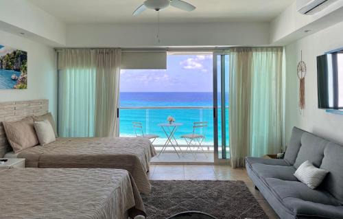Punta Cancún Apartamento | Beachfront Apartment by Andiani Travel