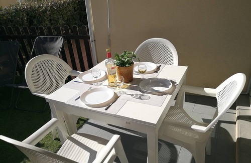 Frontignan Apartamento | Beachfront apartment with pool, air conditioning and wifi