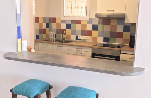 Vista de los Angeles-Rumina Apartamento | Apartamento frente al mar en residencial con piscina