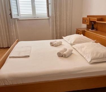 Kneza Apartamento | Beachfront Apartment Mery, Kneže