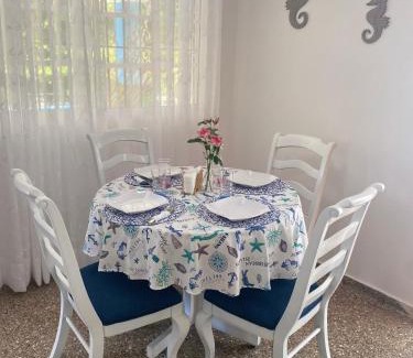 Paraiso Apartamento | Beachfront Apartment, Quiet 4 Beds, 1 Bath, AC, Wi-Fi, Hot Water, in Paraiso near Los Patos