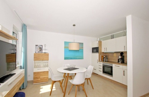Moenchgut Peninsula Apartamento | Beachfront apartment with terrace, use of swimming pool and sauna - Rex Rugia apartment 10-2