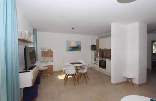 Moenchgut Peninsula Apartamento | Beachfront apartment with terrace, use of swimming pool and sauna - Rex Rugia apartment 13-2
