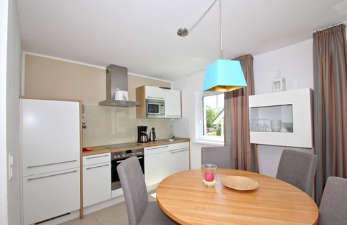 Moenchgut Peninsula Apartamento | Beachfront apartment with balcony, use of swimming pool and sauna - Rex Rugia apartment 30-7 -