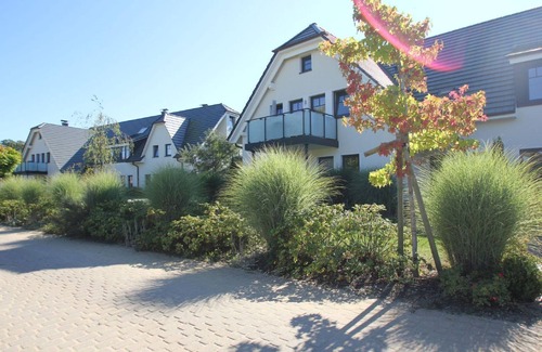 Moenchgut Peninsula Apartamento | Beachfront apartment with balcony, use of swimming pool and sauna - Rex Rugia apartment 30-7 -