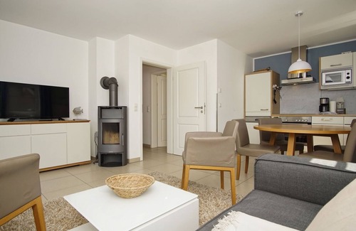 Moenchgut Peninsula Apartamento | Beachfront apartment with balcony, use of swimming pool and sauna - Rex Rugia apartment 29-7 -