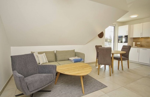 Moenchgut Peninsula Apartamento | Beachfront apartment with balcony, use of swimming pool and sauna - Rex Rugia apartment 12-8 -