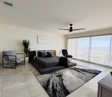 Rosarito Apartamento | Beachfront Apartment with 3 BR 2 BA with pool
