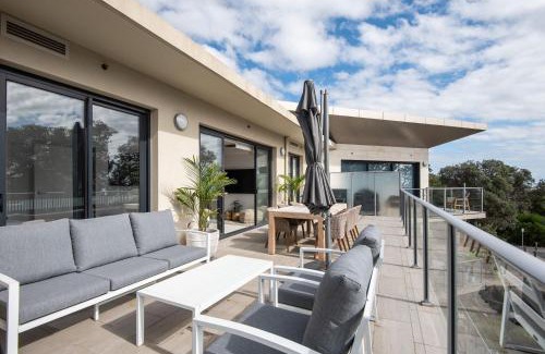 Rosebud Apartamento | Beachfront Apartment with lots of Wow