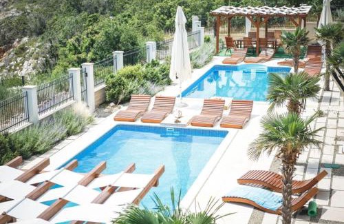 Povile Apartamento | Beachfront apartment with pool, panoramic sea view - by Traveler tourist agency Krk - ID 2390