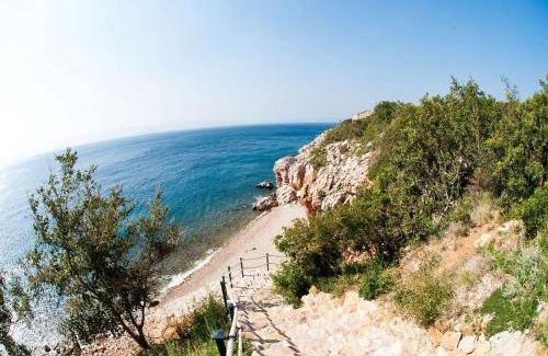 Povile Apartamento | Beachfront apartment with pool, panoramic sea view - by Traveler tourist agency Krk - ID 2390