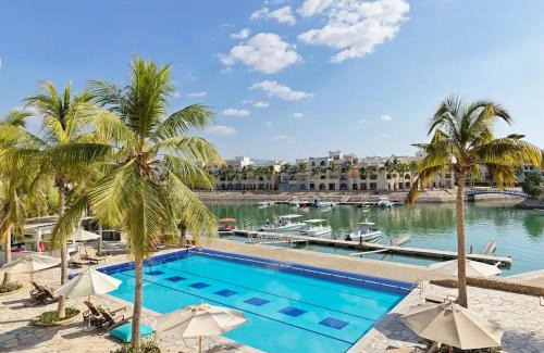Salalah Apartamento | Beachfront Apartment with Pool & Stunning View
