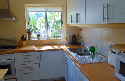 Meia Praia Apartamento | Apartamento frente al mar con piscina privada, barbacoa y vistas al mar