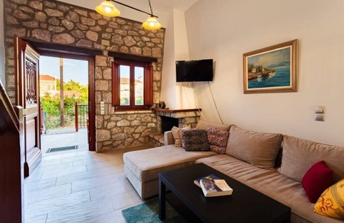 Paralio Astros Casa | Beachfront Astros Villa - Dukes Seaside Nest