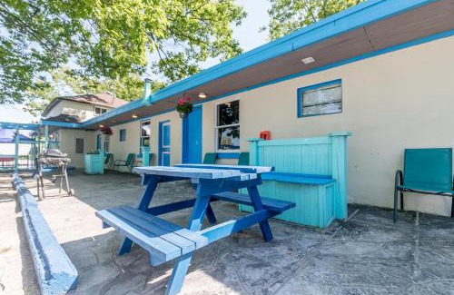 Wasaga Beach Hotel | Beachfront at Beach1 Motel